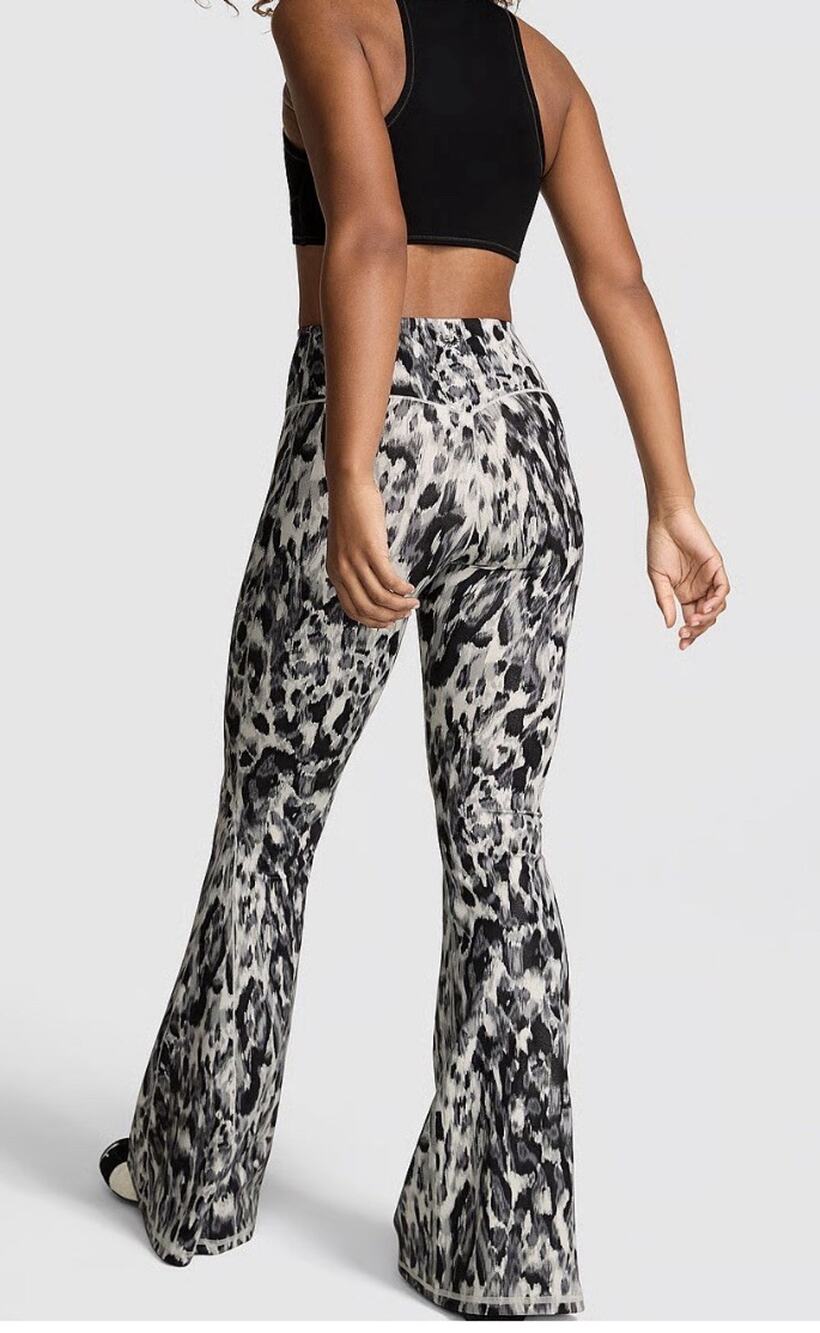 Victoria’s Secret PINK Relay Super Flare Leggings - Snow Leopard Foil - X-Small